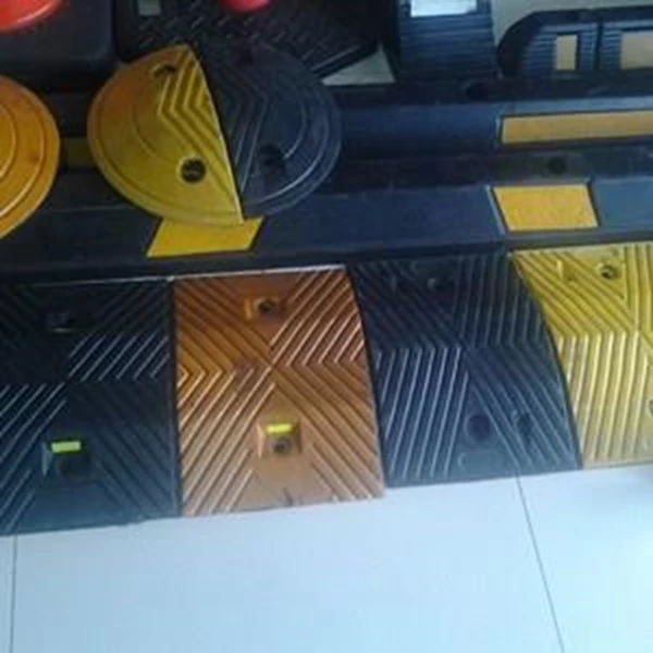 Rubber Speed Bump Thickness 6 cm